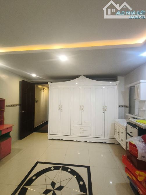 Nhà 1 trệt 4 lầu mặt tiền đường Lý Hồng Thanh - 14