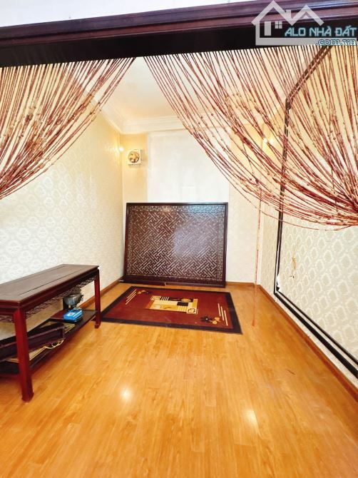 NHÀ NGỌC LÂM 55M- 7 TẦNG - 6MT- 14 TỶ- LÔ GÓC - THANG MÁY - SỔ NỞ HẬU - NHIỀU TIỆN ÍCH - 14