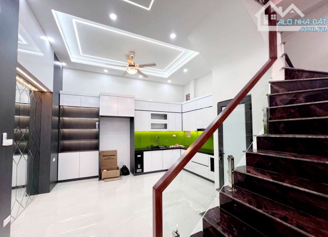 Bán nhà Phân lô Vip Hoàng Cầu Đống Đa 75m 4T MT quyền lực 6.2m giá 43.9 tỷ . - 2