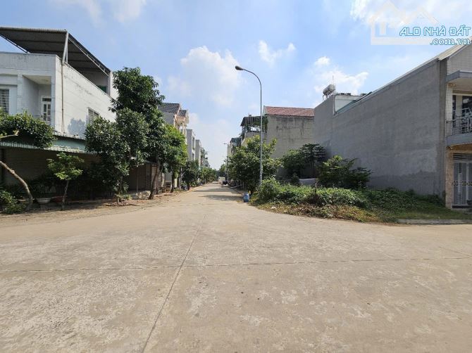Đất góc 2 mặt tiền khu Vincom Dĩ An, phường Dĩ An, Tp Dĩ An - 2