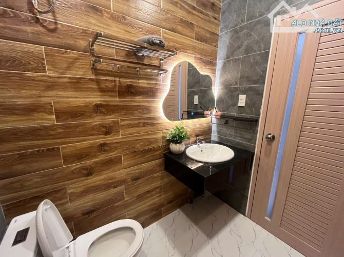 8 TỶ VỚI CĂN VILLA ĐẸP-  GẦN 100M VUÔNG- CÓ SÂN ĐẬU Ô TÔ TRƯỚC NHÀ- THÍCH HỢP NGHỈ DƯỠNG - 2