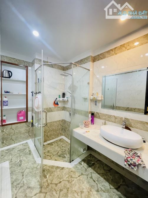 Bán nhà nguyễn chính 45m2 5 tầng còn mới – Sân trồng cây để xe - giá 7.85 tỷ - 2