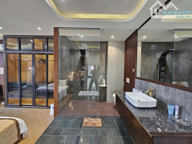 Bán Villa 10x18 góc công viên, full nội thất cao cấp, dọn vào ở ngay, giá 60 tỷ - 2