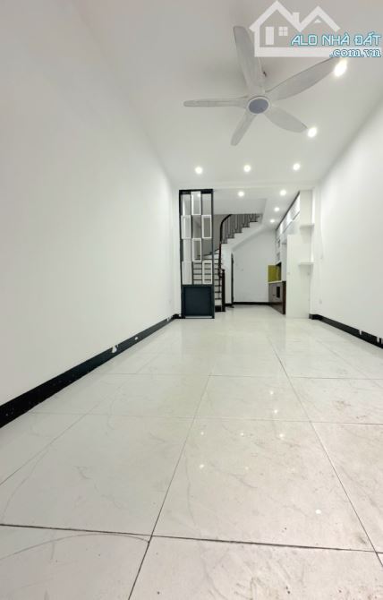 🏣 HIẾM, XÂY ĐỘC LẬP. CÁCH Ô TÔ 70M, NGÕ RỘNG THOÁNG, TIỆN ÍCH BẠT NGÀN... - 2