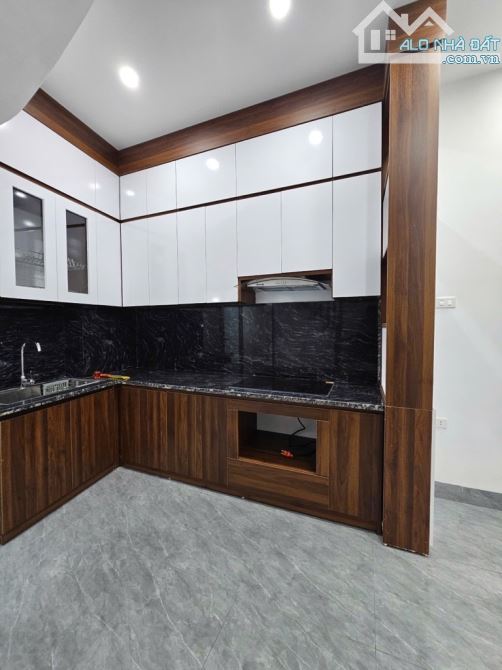 Nhà mới tinh, phố Ngọc Thụy 30m2-5 tầng, ô tô, gần trường quốc tế Việt Pháp - 2