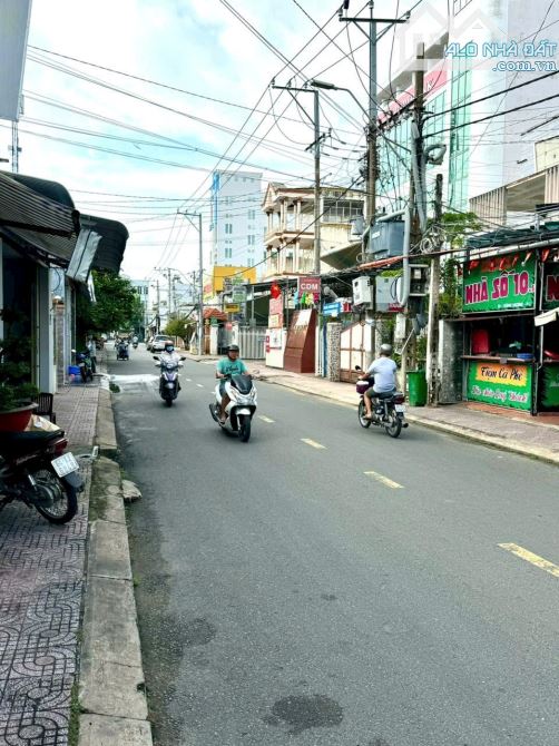 E cần chuyển nhượng lại khu nhà đất như hình quý khách hàng có nhu cầu liên hệ e thành - 2