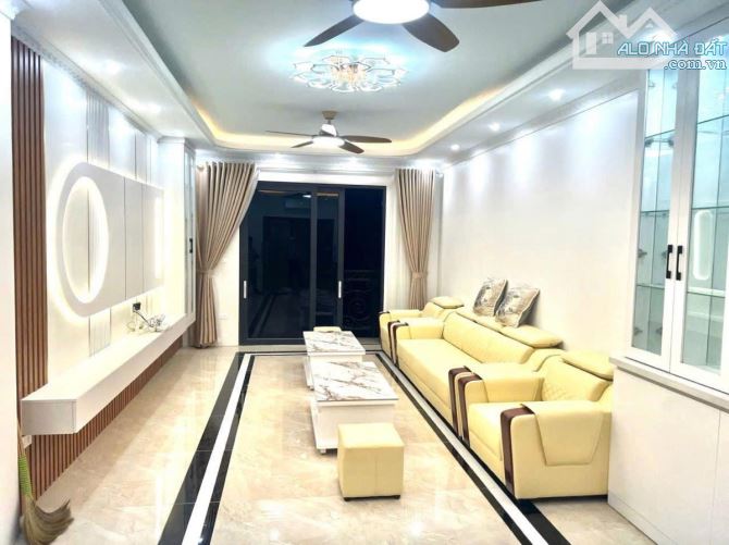 NHÀ ĐẸP gần chợ Ngọc Thụy 48m x 6 tầng - 12,95 tỷ - 2