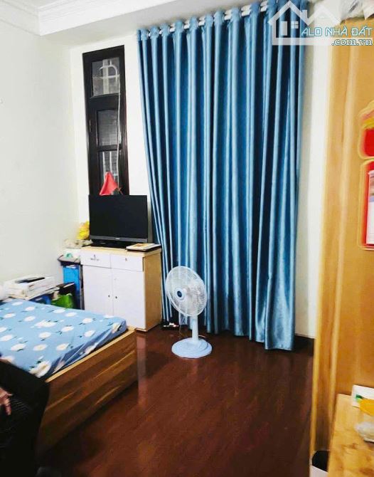 Bán gấp nhà Cầu Giấy-46m x 5T- 6 ngủ-3 thoáng- gần phố- 8 tỷ hơn - 2