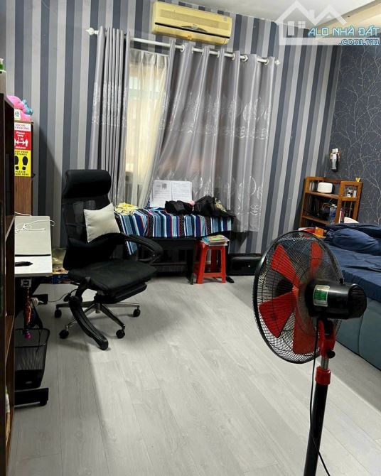 Bán Gấp! Nhà 2 Mặt Tiền Hẻm Xe Hơi Nguyễn Trãi, Q.5 – 68m², 4 Tầng, 8PN – Chỉ 17.5 Tỷ! - 2