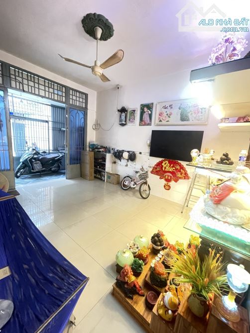 Bán gấp nhà đẹp Tân Sơn Nhì – Tân Phú, khu sầm uất, vuông vức, đang cho thuê  chỉ 4.x tỷ. - 2