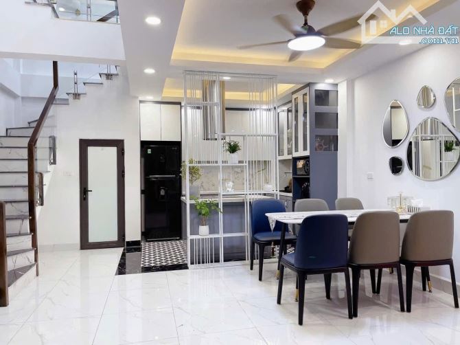 CẦN BÁN NHÀ ĐẸP HÀNG CHUỐI 22m² – 5 TẦNG – GẦN HỒ HOÀN KIẾM – GIÁ 5,8 TỶ - 2