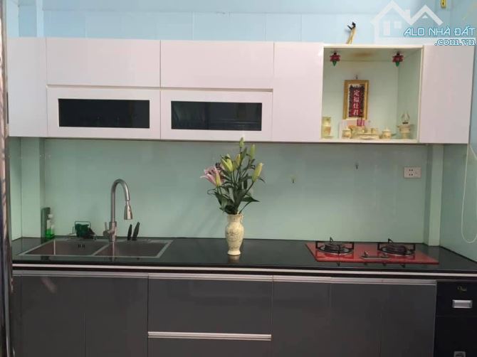 Cho thuê nhà 2 tầng, 2 phòng ngủ đường Lê Quý Đôn. Chỉ 5tr500/tháng - 2