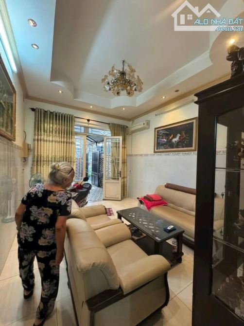 Bán nhà đường Phạm Thế Hiển, Q.8, P.7. DT 185m2, 2 tầng, 2PN, sổ đỏ chính chủ. Giá 6.5 tỷ. - 2