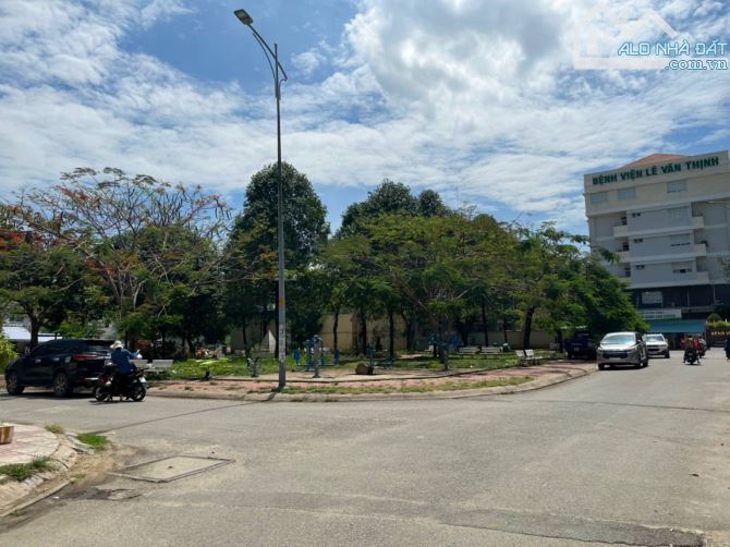 Bán đất dự án Y Tế Quận 2 nền góc mặt tiền công viên đường Lê Văn Thịnh (107m2) 12.6 tỷ - 2