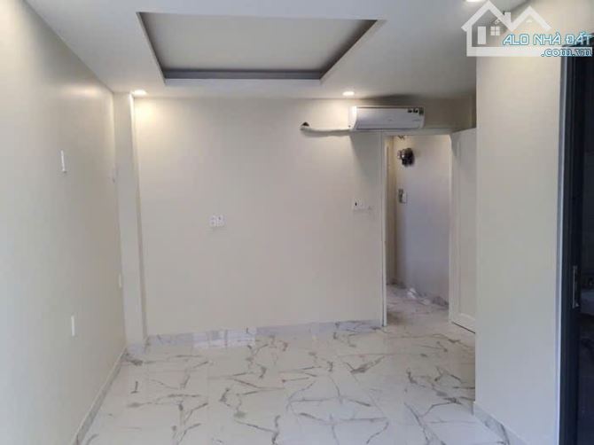 CHDV VỚI 7 PHÒNG, DÒNG TIỀN GẦN 60TR/THÁNG, HẺM XE TẢI, KHU ĐƯỜNG D, SÁT VÁCH QUẬN 1 - 2