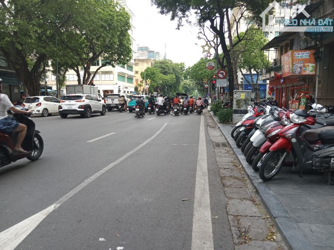 Mặt phố Bà Triệu, Hoàn Kiếm, Cách Bờ Hồ 40m, Diện tích 289m2, Mặt tiền 10.5m,Giá 260 Tỷ - 2