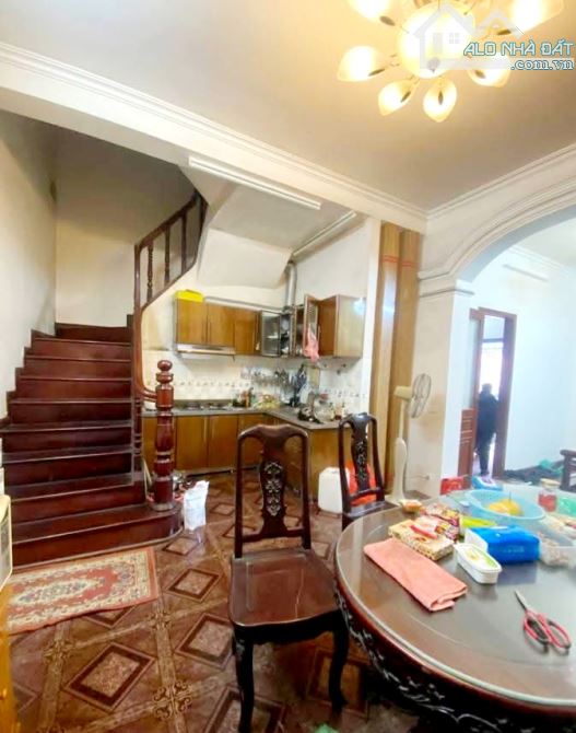 BÁN NHÀ 55M 4T LÔ GÓC MẶT PHỐ ĐÔNG CÁC ĐỐNG ĐA RẺ HƠN THỊ TRƯỜNG 500TR - 3