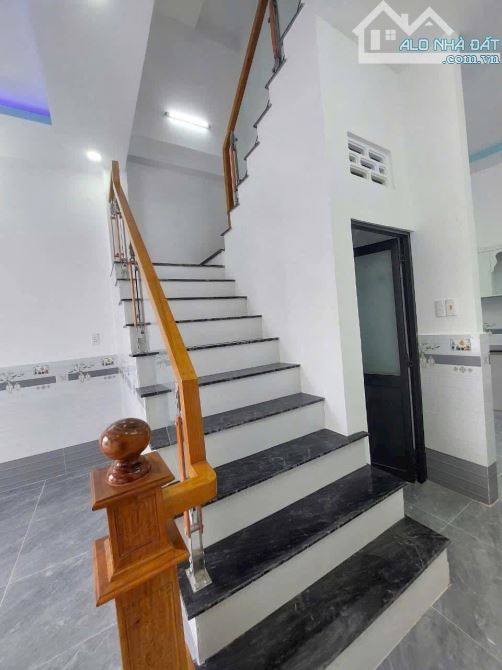 Nhà 2 Lầu 4 x 12m, Ngay Ngã Ba Tân Kim 4 Phòng Ngủ. Sổ Hồng Riêng Giá Rẻ - 3