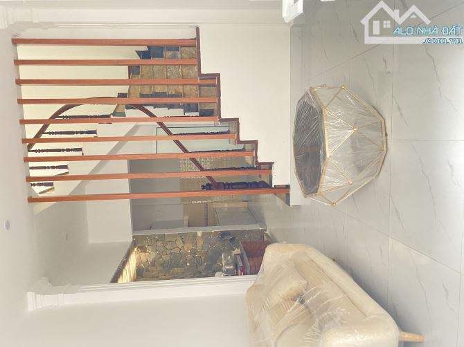 NHÀ LẠC LONG QUÂN- VIEW HỒ TÂY- SÁT Ô TÔ ĐỖ- 42M- 5 TẦNG- HƠN 7 TỶ - 3