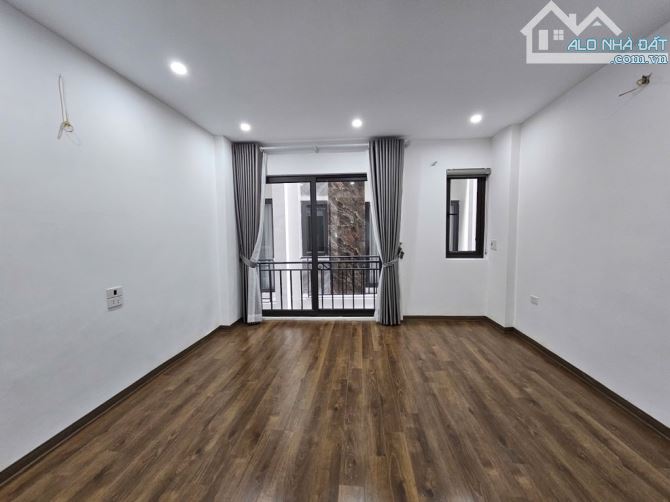 Nhà mới tinh, phố Ngọc Thụy 30m2-5 tầng, ô tô, gần trường quốc tế Việt Pháp - 3