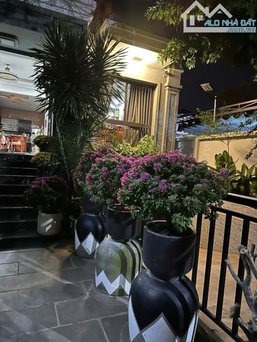 Bán Biệt Thự 5 tầng Mặt Tiền đường THẠNH XUÂN 43, phường THẠNH XUÂN, Q12,dt400m².Đường 8m - 3