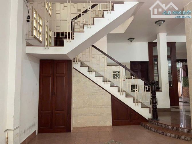 Siêu phẩm căn biệt thự ngang khủng 13m dài 20m - 3 lầu- Lê Đức Thọ, P6, Gò Vấp - giá 20 tỷ - 3