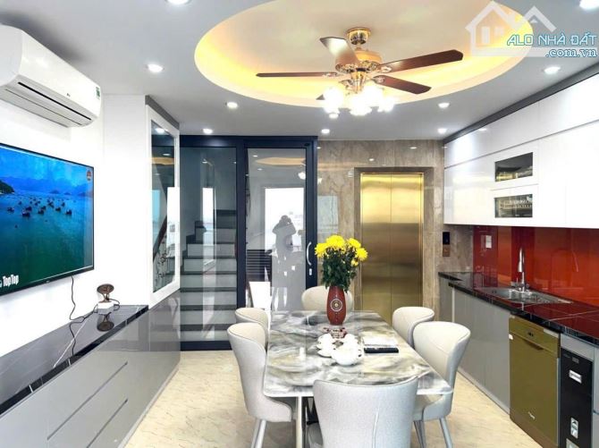 NHÀ ĐẸP gần chợ Ngọc Thụy 48m x 6 tầng - 12,95 tỷ - 3