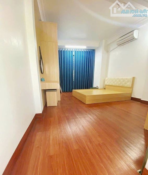 Bán gấp nhà Cầu Giấy-46m x 5T- 6 ngủ-3 thoáng- gần phố- 8 tỷ hơn - 3