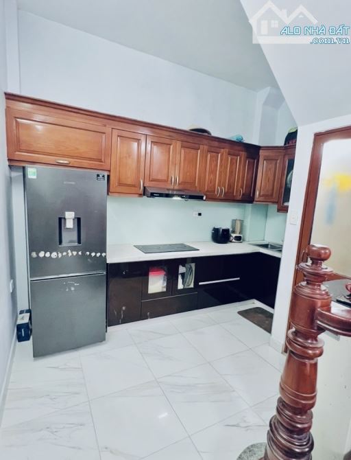 CẦU GIẤY - VỊ TRÍ GẦN PHỐ - PHÂN LÔ - OTO TRÁNH 50M - 6 TẦNG ĐẦY ĐỦ CÔNG NĂNG - DT 33M - 3