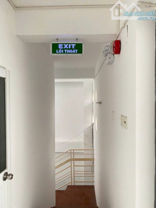 Bán tòa nhà văn phòng mặt tiền Cộng Hòa, Tân Bình, DT 11 x 25m, HĐT 260tr/tháng. Giá 99 tỷ - 3
