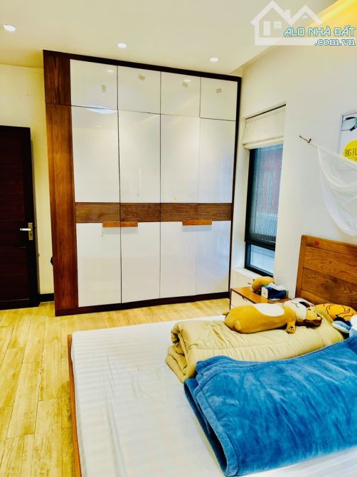 BIỆT THỰ KĐT THÀNH PHỐ GIAO LƯU 209m2  - GẦN HỒ 15HA - GIÁ 80 TỶ. - 3