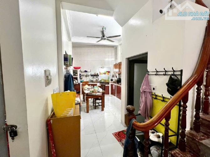 Cô Hương gửi bán nhà 42m 5 tầng Văn Quán, Hà Đông, Ngõ rộng, gần Ô tô, Chỉ hơn 8 tỷ - 4