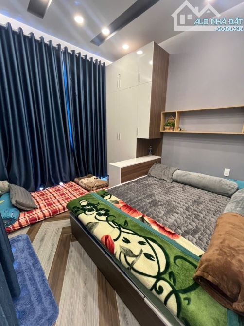 8 TỶ VỚI CĂN VILLA ĐẸP-  GẦN 100M VUÔNG- CÓ SÂN ĐẬU Ô TÔ TRƯỚC NHÀ- THÍCH HỢP NGHỈ DƯỠNG - 4