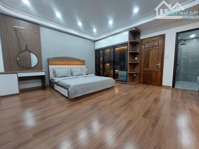 Bán Nhà Phố Cổ Linh 48m2 6T, MT 5.1m, Thang Máy, Ô Tô đỗ Cổng, Full Nội Thất 11 Tỷ - 4