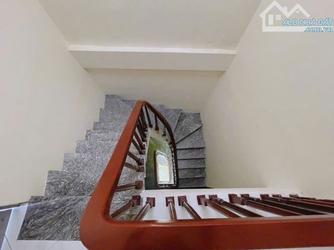 Bán nhà phố Ngọc Thuỵ 35m²- 4 tầng , dân xây, ô tô 7 chỗ, gần Học Viện Hậu Cần - 4
