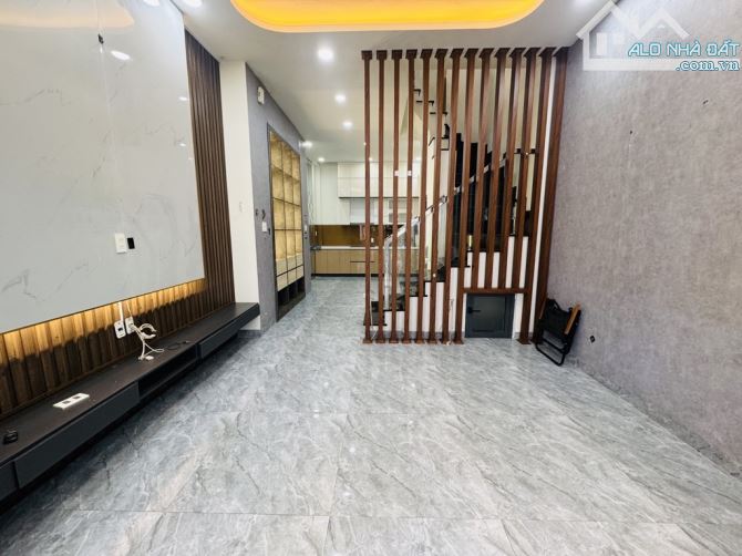 NHÀ ĐẸP NGAY HÒA BÌNH, NHÀ 4 TẦNG XÂY THEO PHONG CÁCH HIỆN ĐẠI, HXH TRÁNH, 4X9, CHỈ 6.3 TỶ - 4