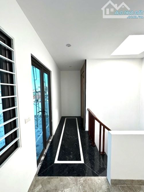 🏡 BÁN NHÀ VIỆT HƯNG – 40m² x 6 tầng LÔ GÓC THOÁNG – GARA Ô TÔ – THANG MÁY XỊN - 4