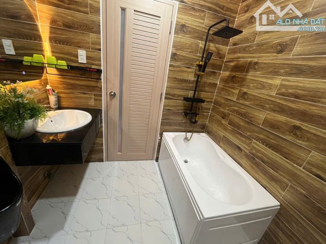 8 TỶ VỚI CĂN VILLA ĐẸP-  GẦN 100M VUÔNG- CÓ SÂN ĐẬU Ô TÔ TRƯỚC NHÀ- THÍCH HỢP NGHỈ DƯỠNG - 5