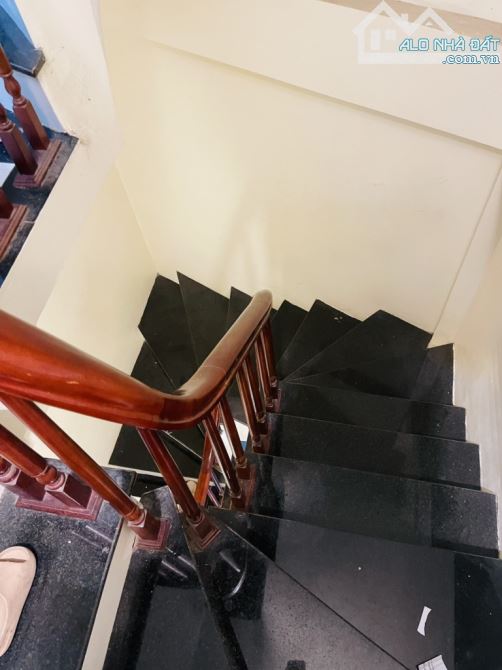 Bán nhà nguyễn chính 45m2 5 tầng còn mới – Sân trồng cây để xe - giá 7.85 tỷ - 5