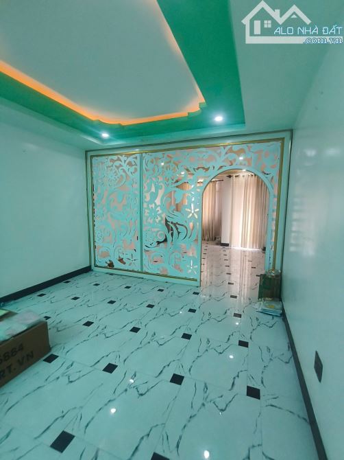 Nhà 1 trệt 4 lầu mặt tiền đường Lý Hồng Thanh - 5
