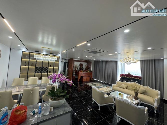 Bán căn hộ chưng cư Duplex Lô góc 406m2 5PN 4VS, giá chỉ 21.6 tỷ, Tòa Rainbow Văn Quán - 5