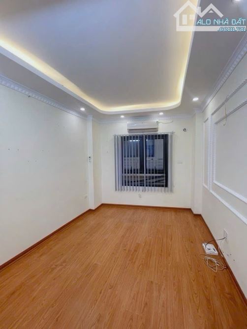 Bán nhà phố Ngọc Thuỵ 35m²- 4 tầng , dân xây, ô tô 7 chỗ, gần Học Viện Hậu Cần - 5