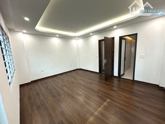 🏡 BÁN NHÀ VIỆT HƯNG – 40m² x 6 tầng LÔ GÓC THOÁNG – GARA Ô TÔ – THANG MÁY XỊN - 5