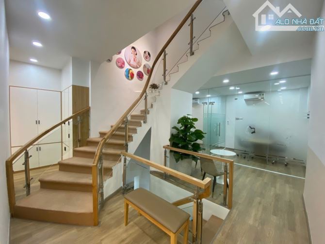VIP - CHO THUÊ TÒA NHÀ 219-219BIS NGUYỄN THỊ MINH KHAI, Q1 - 14M X 21M - 1 HẦM 4 TẦNG - 6