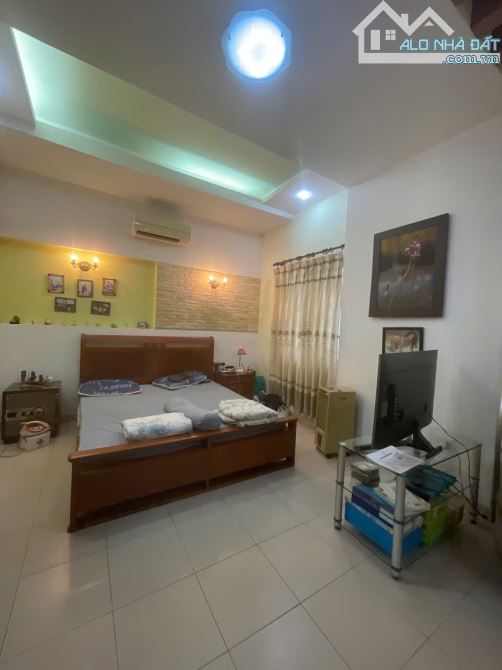 Bán Biệt Thự MINI Đường Nội BộTạ Quang Bửu - 6m x 20m - 120m.2- 3 Lầu - 5PN- 5WC F5 Q8 - 6