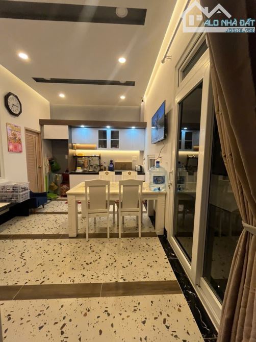 8 TỶ VỚI CĂN VILLA ĐẸP-  GẦN 100M VUÔNG- CÓ SÂN ĐẬU Ô TÔ TRƯỚC NHÀ- THÍCH HỢP NGHỈ DƯỠNG - 6