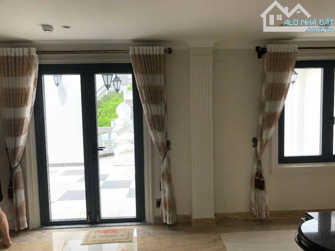 Bán nhà hẻm nội bộ 8m đường Sư Vạn Hạnh, P. 12, Q. 10. - DT: 10,5x21m - Hầm 5 lầu. - 6