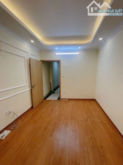 Bán nhà phố Ngọc Thuỵ 35m²- 4 tầng , dân xây, ô tô 7 chỗ, gần Học Viện Hậu Cần - 6