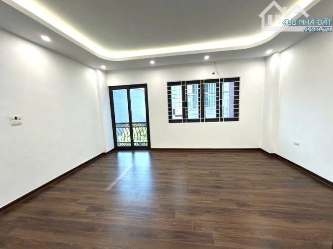🏡 BÁN NHÀ VIỆT HƯNG – 40m² x 6 tầng LÔ GÓC THOÁNG – GARA Ô TÔ – THANG MÁY XỊN - 6