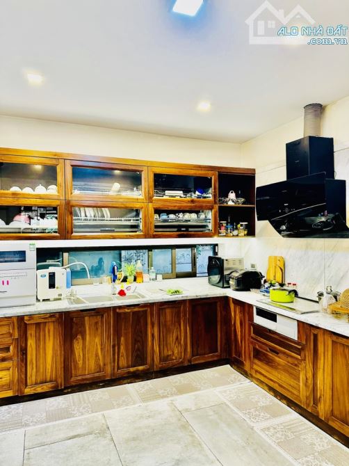 BIỆT THỰ KĐT THÀNH PHỐ GIAO LƯU 209m2  - GẦN HỒ 15HA - GIÁ 80 TỶ. - 6
